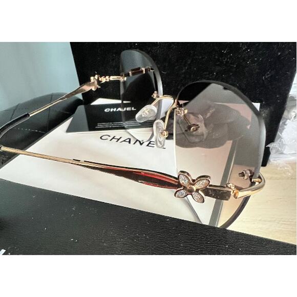 CHANEL Oversized Square Gold Frameless Gradient Gray Lens Sunglasses (CHXX050) - Picture 4 of 8